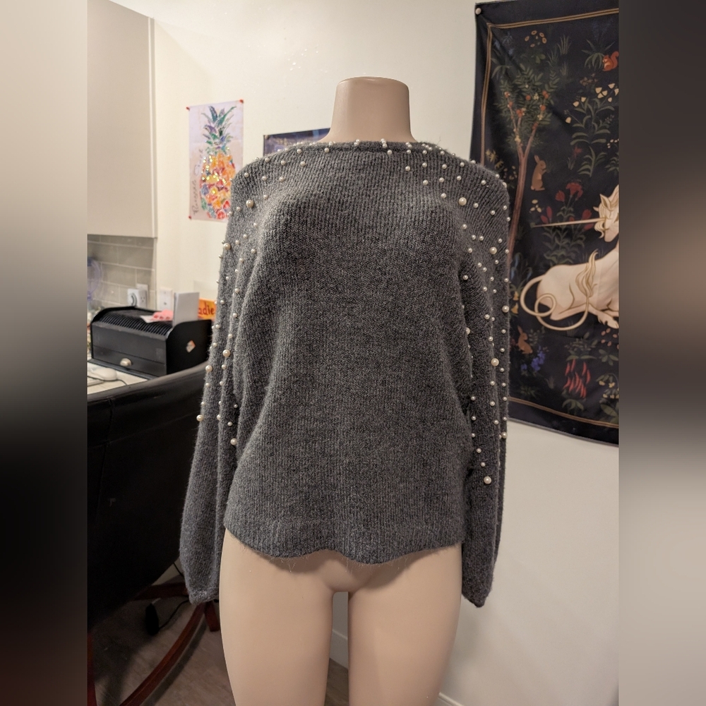 Alice Blue Gray Pearl-Embellished Women's Sweater‎ Size Medium